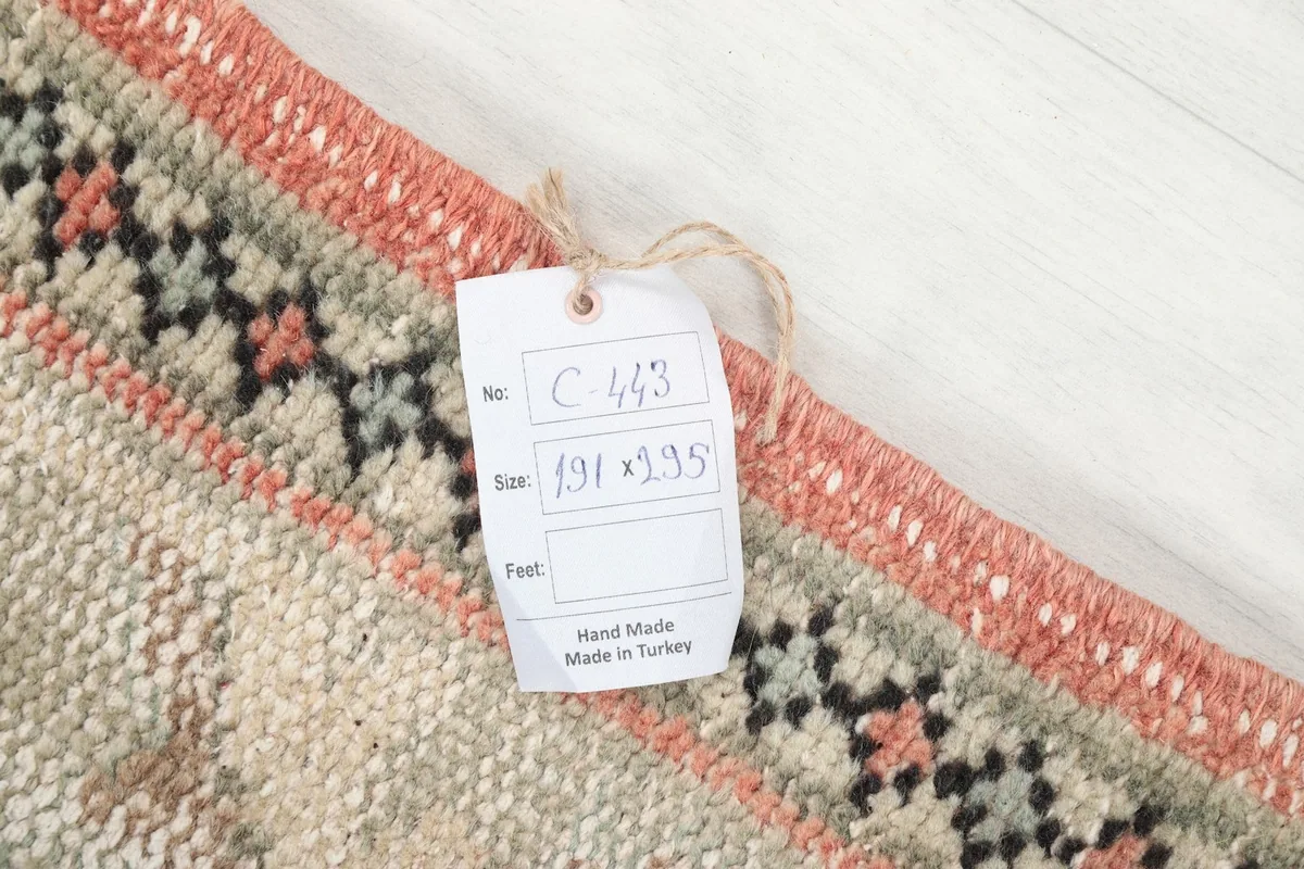 Detail of the product tag attached to the rug, displaying its dimensions and origin information