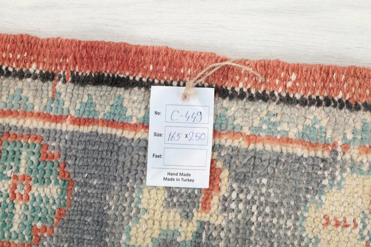 Detail of the rug's reverse side and a product tag showing dimensions and origin.