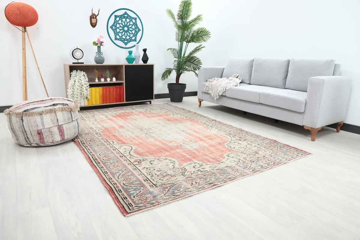 Angle view of the rose and ivory vintage rug placed in a contemporary living space