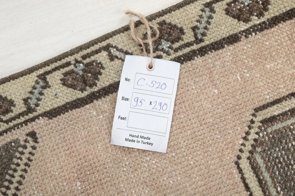 Product tag on the rug showing dimensions 95 x 290 cm and 'Hand Made in Turkey'