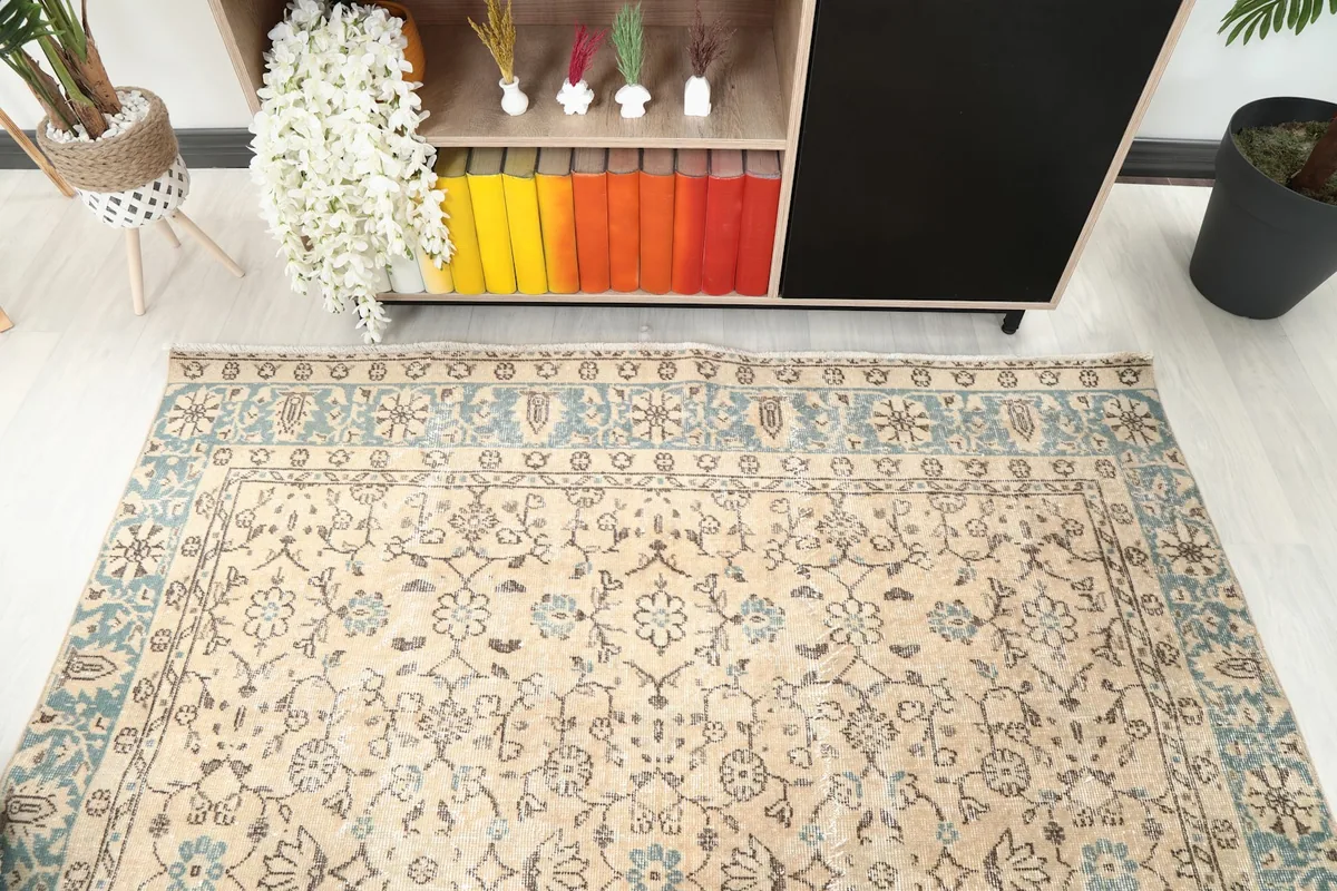 Direct overhead view of one end of the rug, focusing on the border and field pattern.