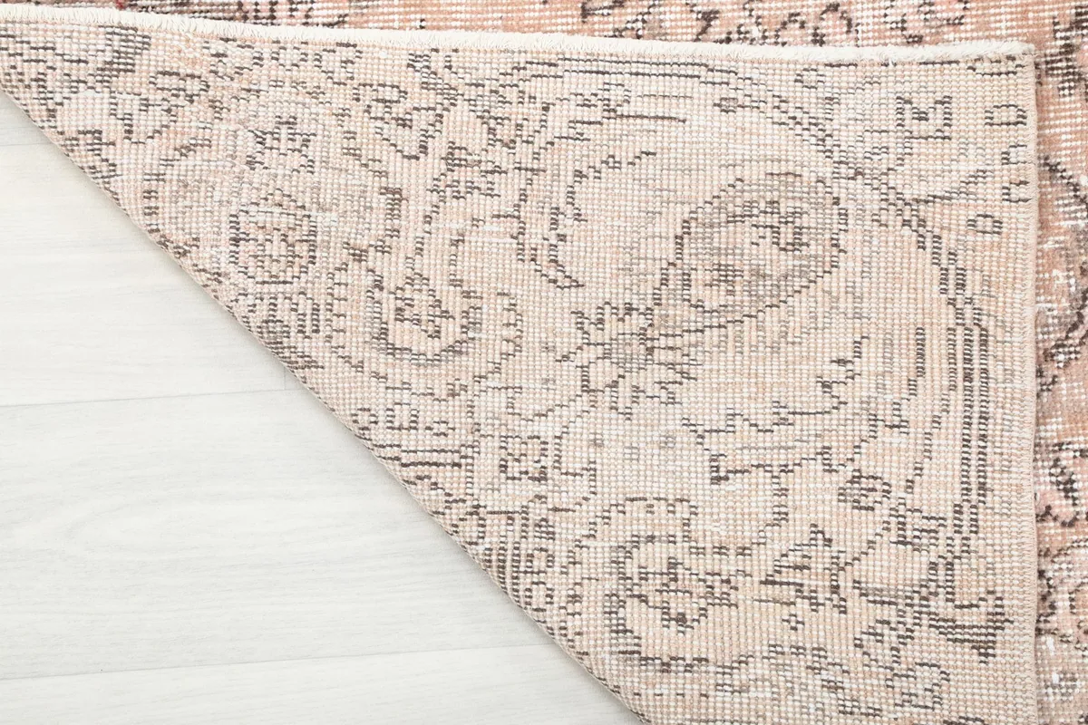 Close-up of the corner of the rug, revealing the detailed knotting on the cotton foundation