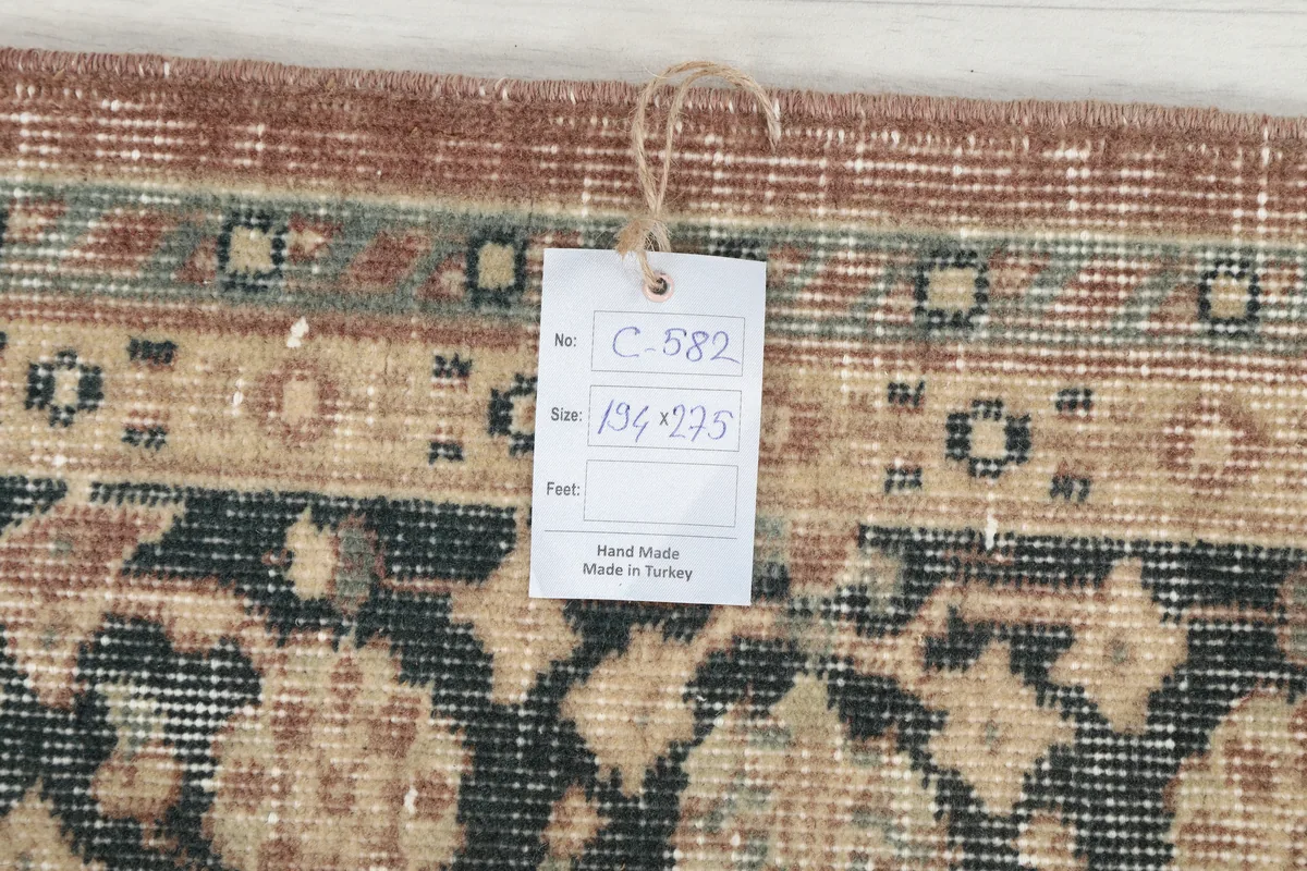 Tag on the Faded Rust Medallion Anatolian Rug, displaying item number C-582 and size 194x275 cm.
