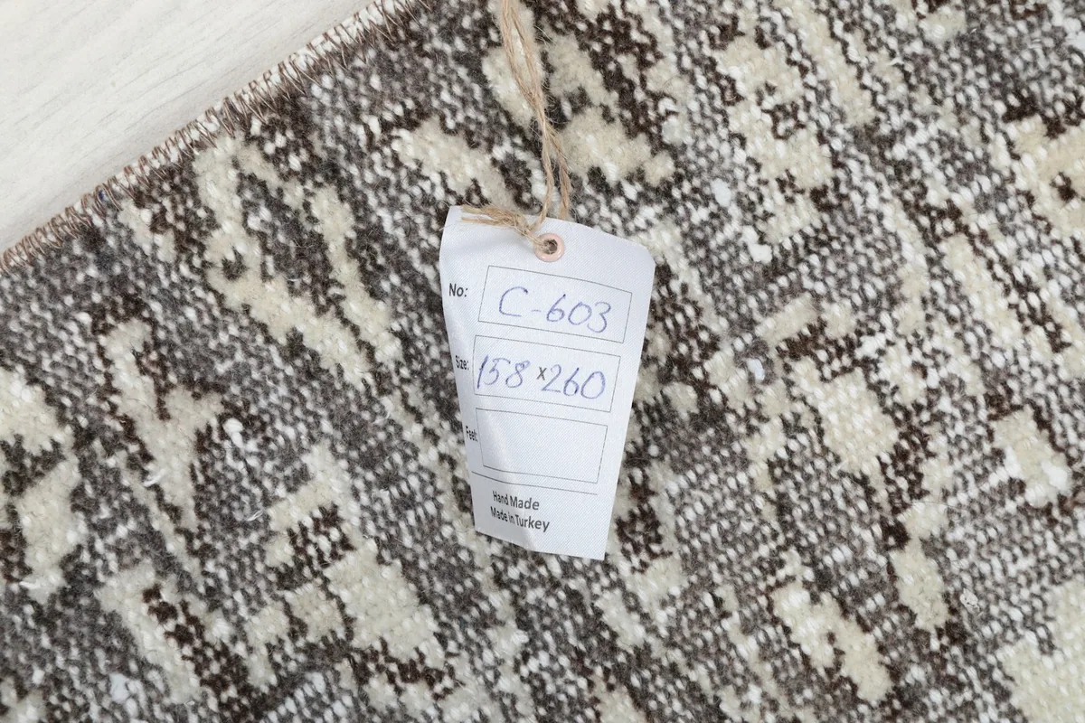 Close-up of the rug's corner with the product tag showing size and item number