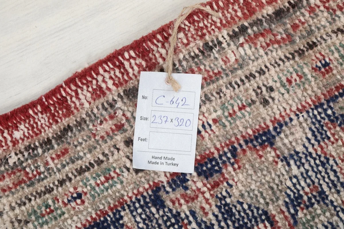 Tag showing the rug's number C.442 and size 237x320 cm, indicating handmade in Turkey