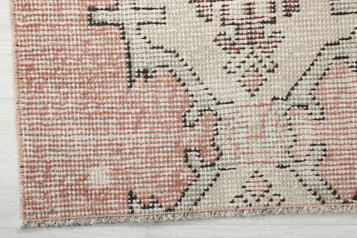 Edge detail showing the subtle fringe and the border design of the vintage runner