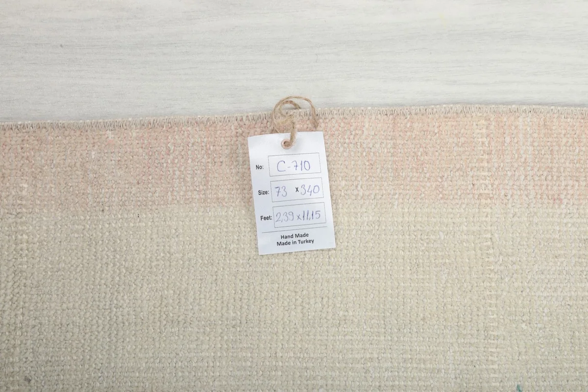 Product tag attached to the runner rug, displaying size in centimeters and inches, and origin details.