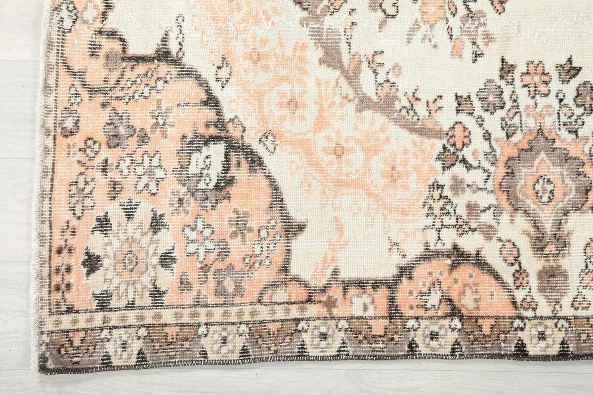 Detail of the rug's border design with gray and brown accents