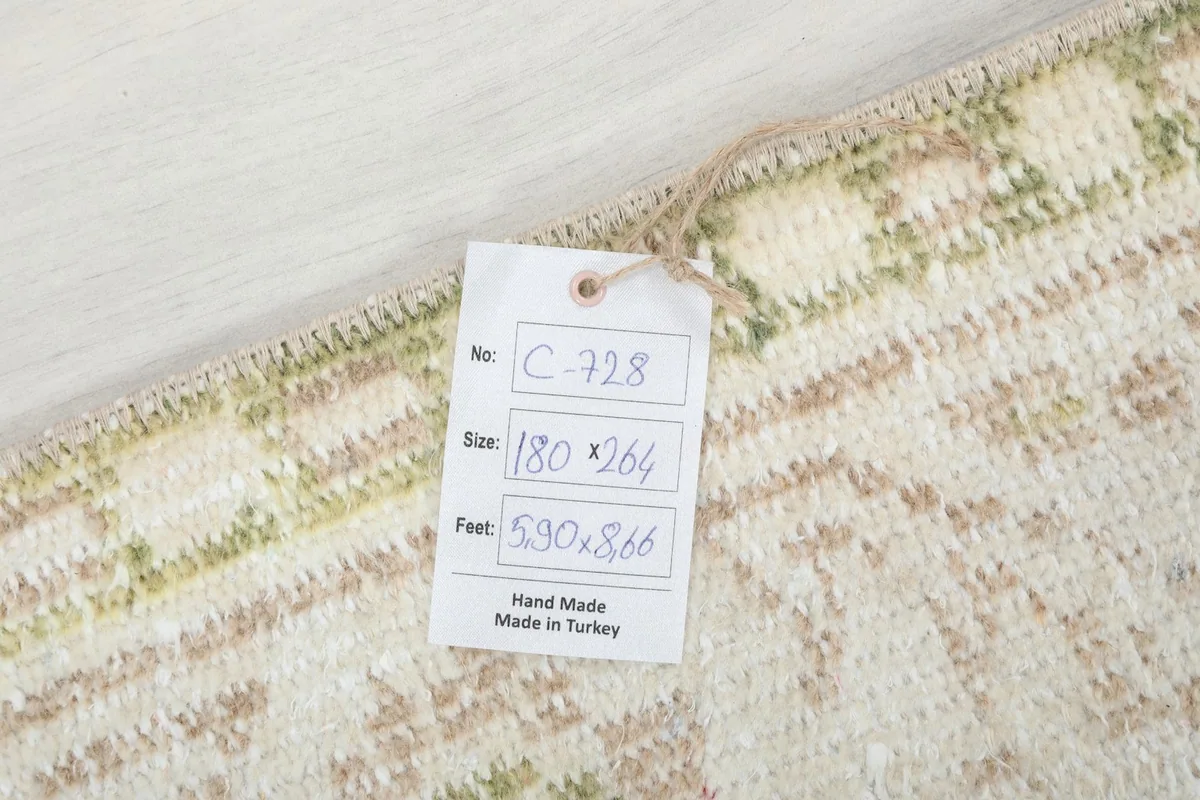 Product tag attached to the rug's corner, displaying size and origin information.
