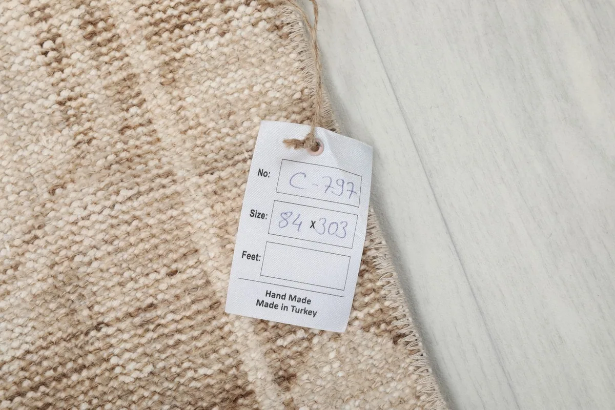 Product tag on the back of the rug displaying item number, size in cm, and origin