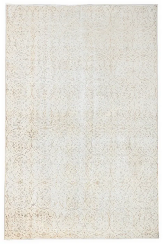 Full top view of the 5'3" x 7'10" ivory and beige floral medallion area rug
