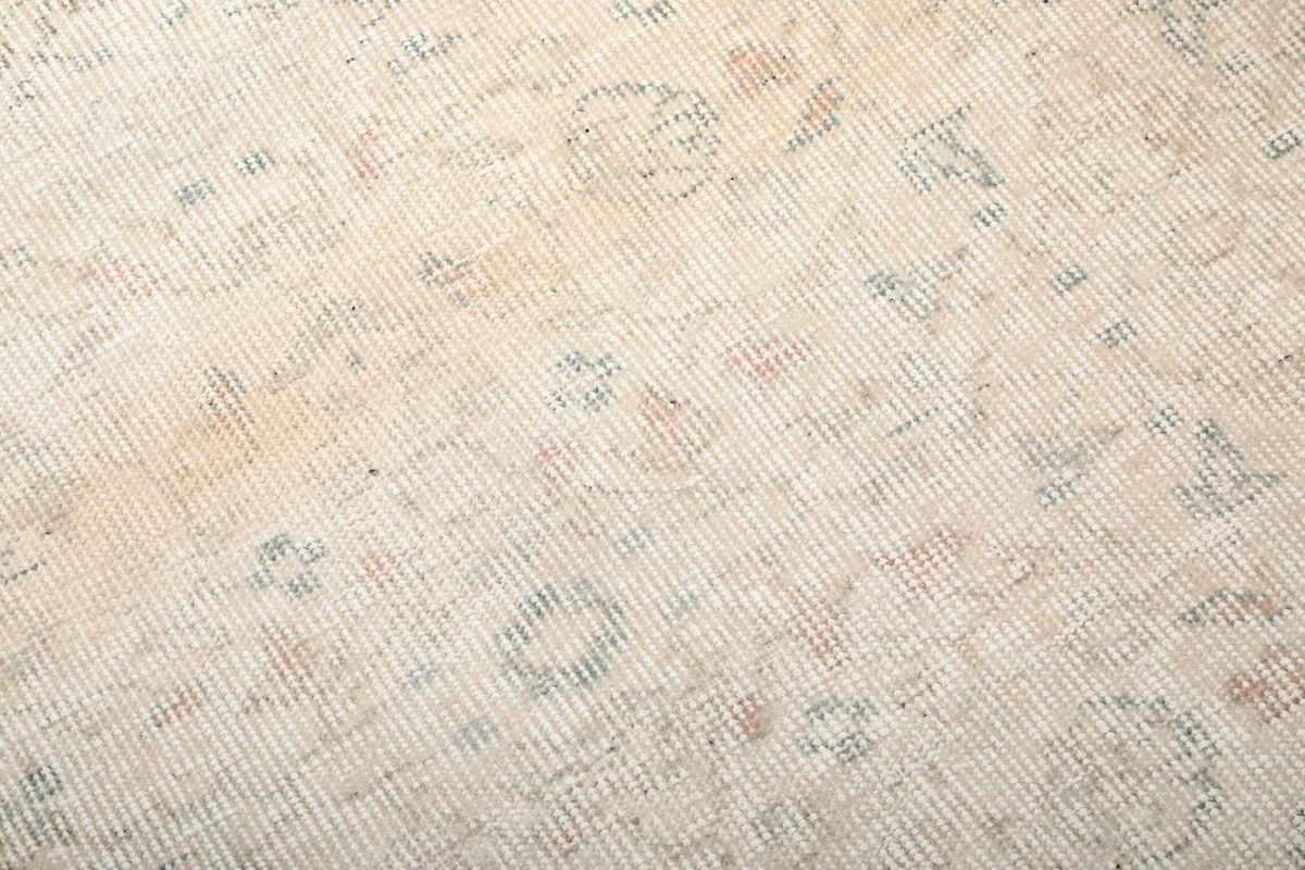 Close-up of the low wool pile, revealing the hand-knotted texture and subtle color shifts.