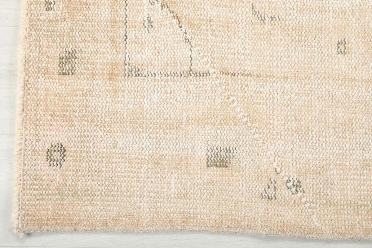Edge of the rug showing the low pile and simple finish