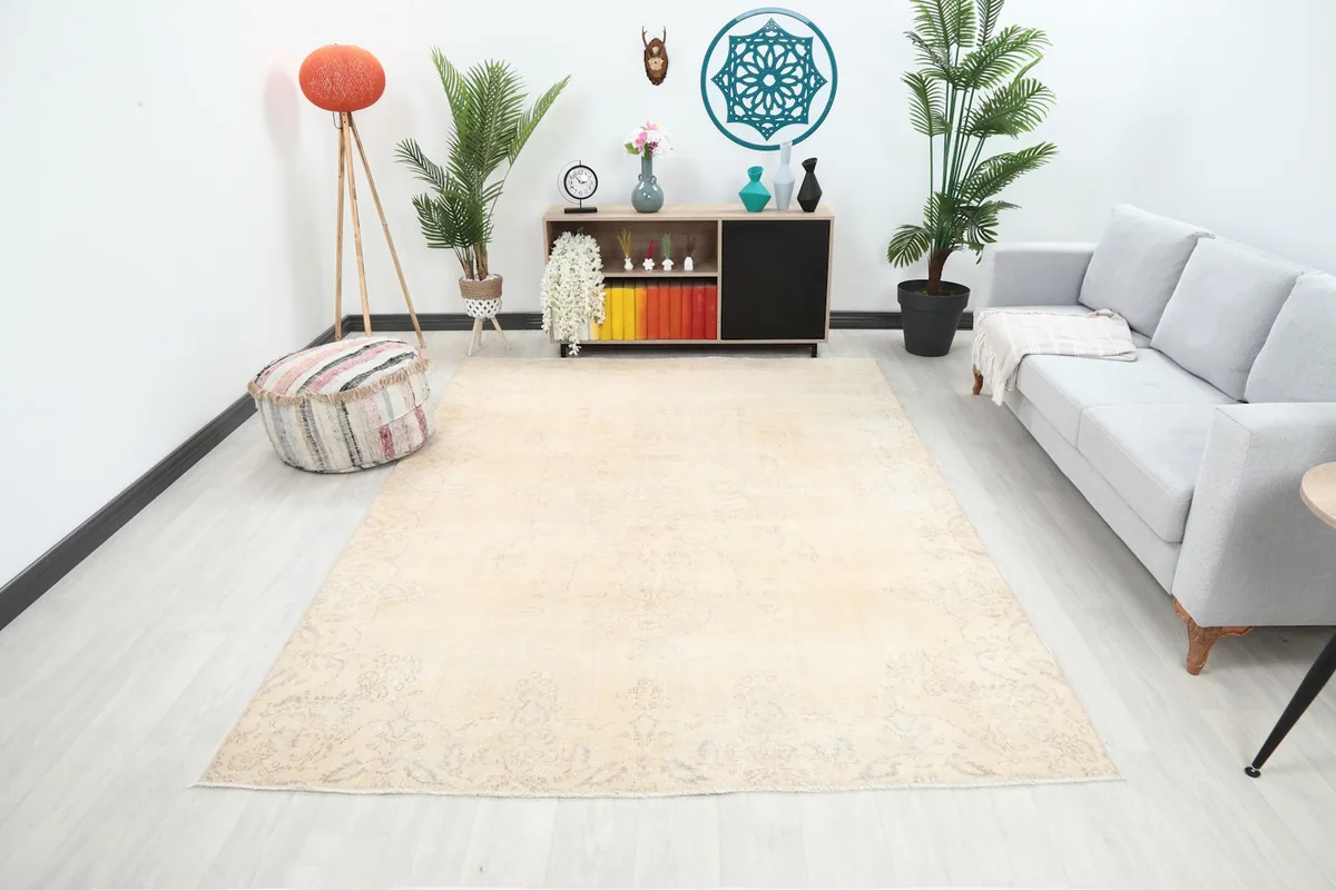 Ivory vintage rug in a modern living room setting from an angle