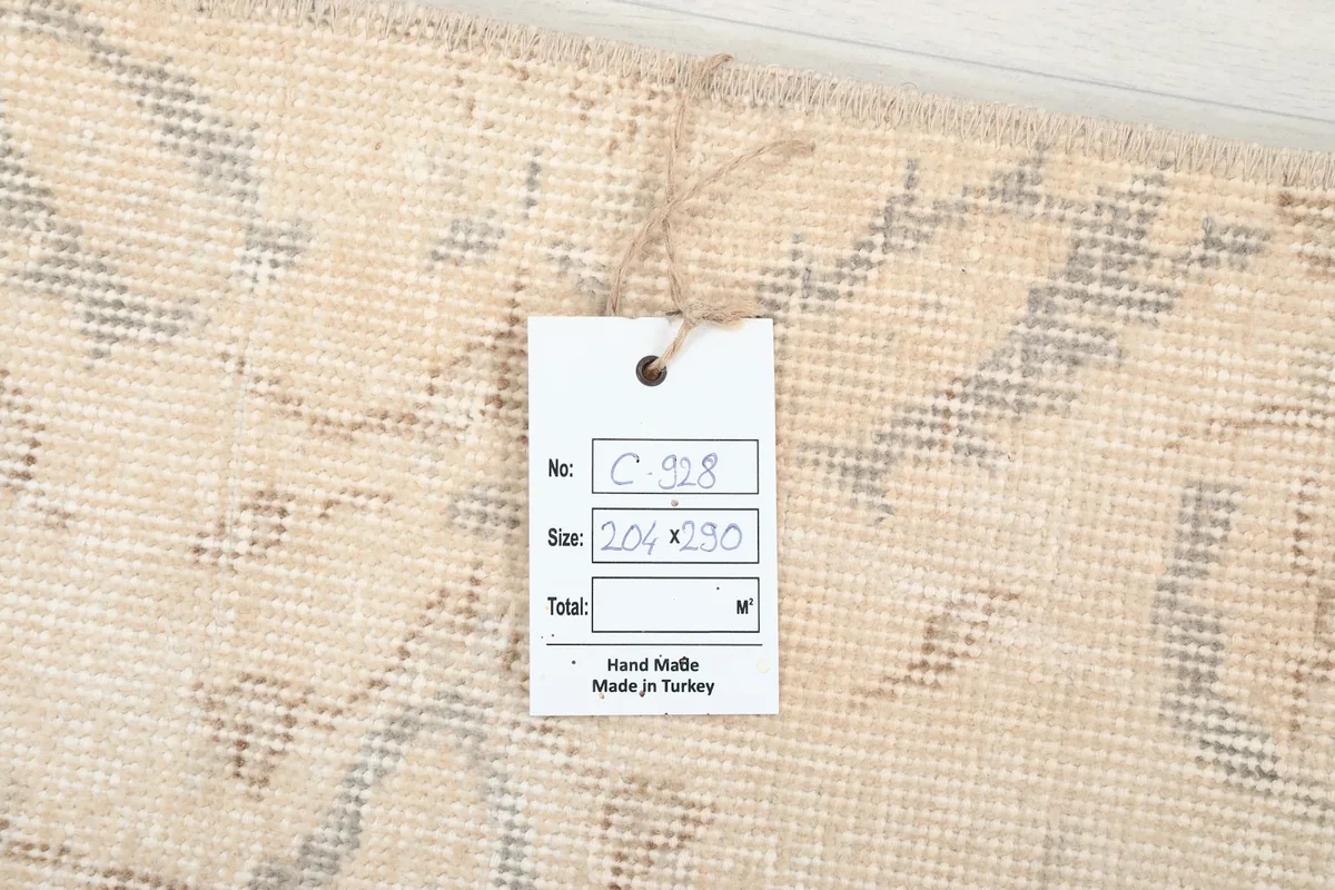 Tag showing the rug's dimensions and origin, attached to the hand-knotted back