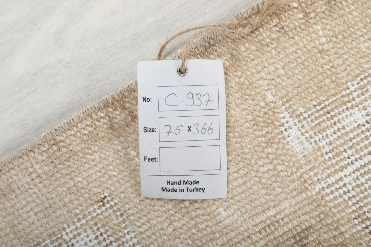 Tag showing the rug's unique identifier and size in centimeters, confirming its origin from Turkey.