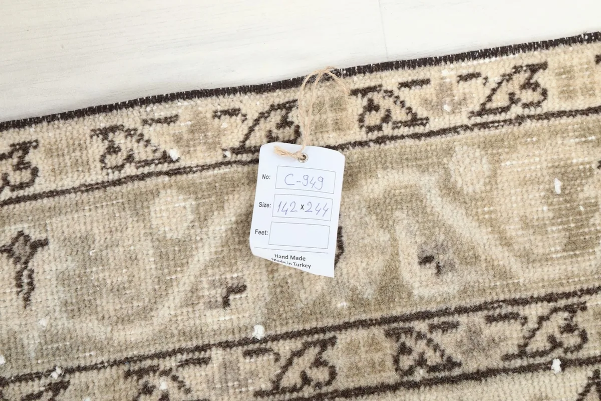 Close-up of a tag attached to the rug's border, showing dimensions and product code.