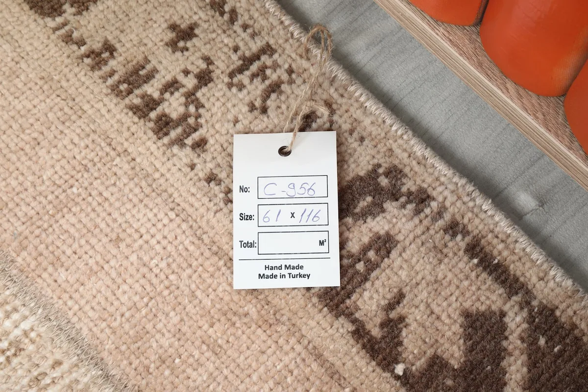 Tag on the back of the rug indicating its size (61x116 cm) and origin from Turkey.