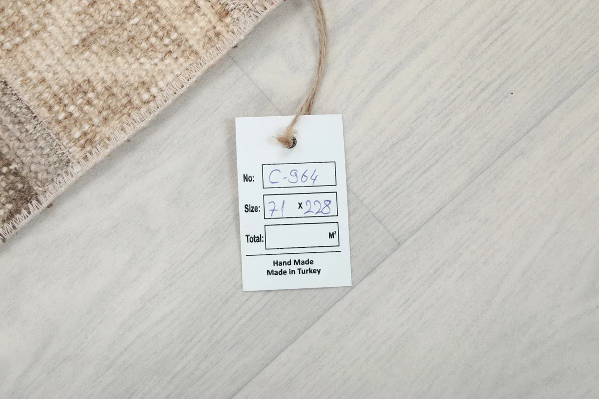 Product tag indicating the rug's size of 71 x 228 cm and its origin as handmade in Turkey