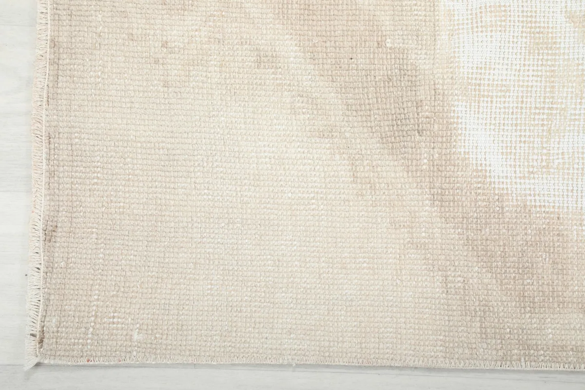 Detail of the rug's short, natural fringe and the hand-knotted weave