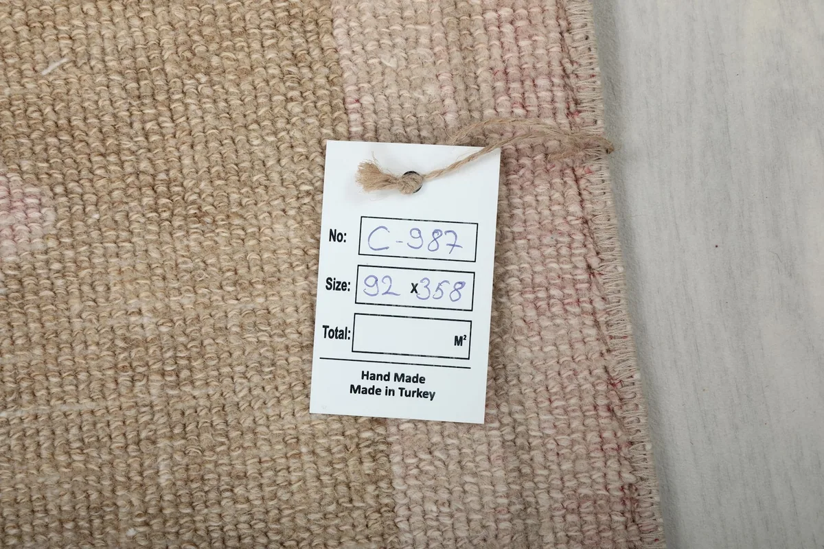 Label attached to the back of the rug, indicating its size (92 x 358 cm) and origin from Turkey