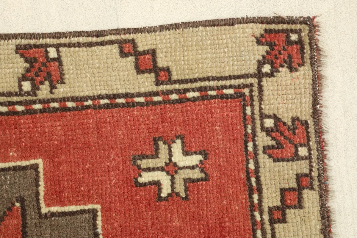 Detailed view of the top right corner, showcasing the intricate patterns and wool texture