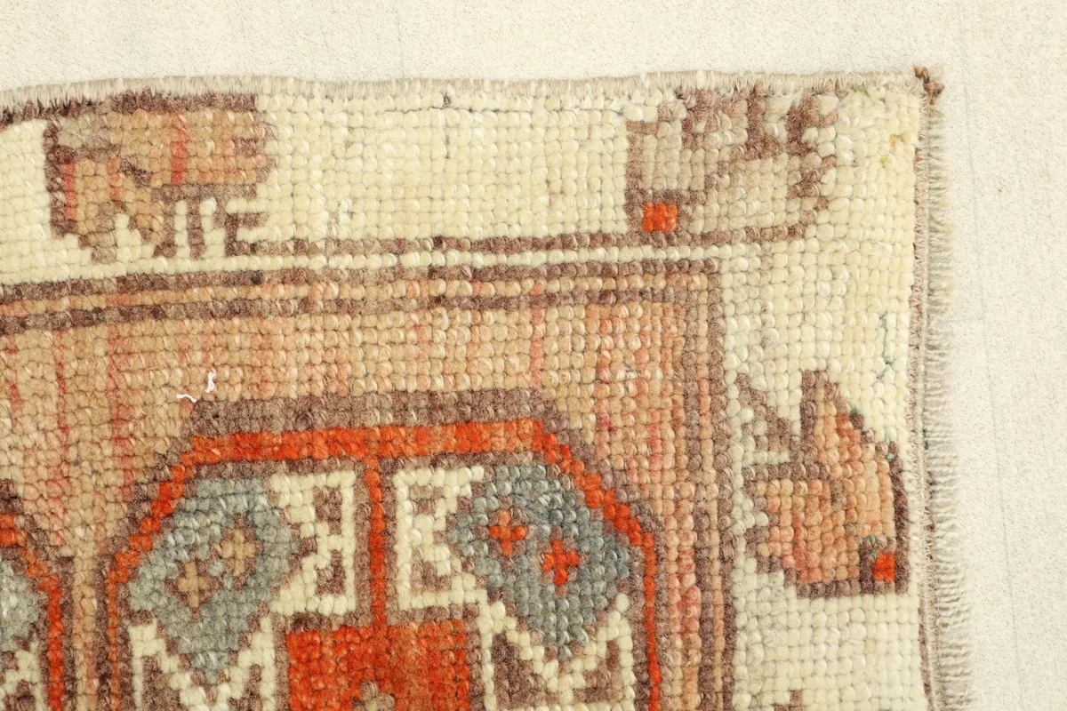 Detail of the side border with its small, stylized motifs and the overall weave.