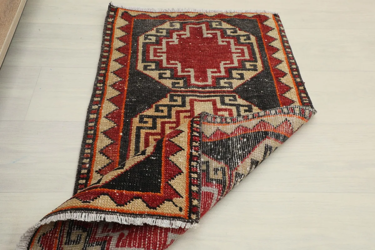 Partial fold of the rug, displaying the full pattern and thickness