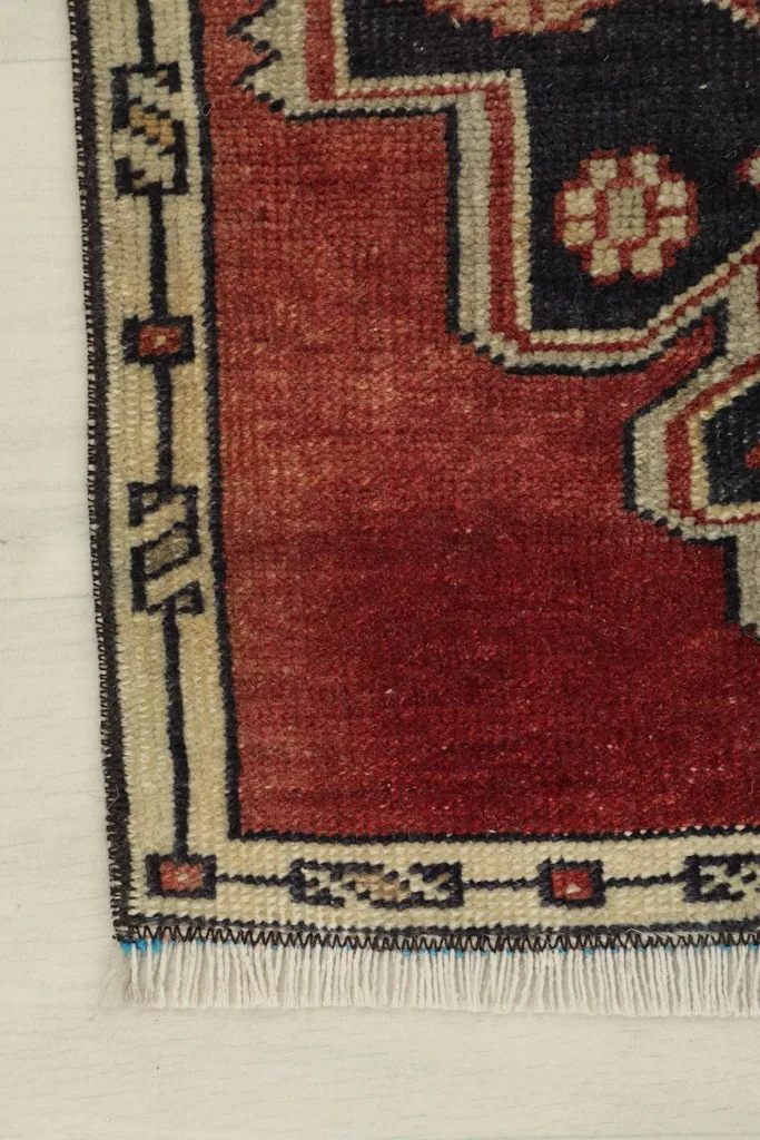 Side border detail of the rug, illustrating the consistent geometric design along the edge.