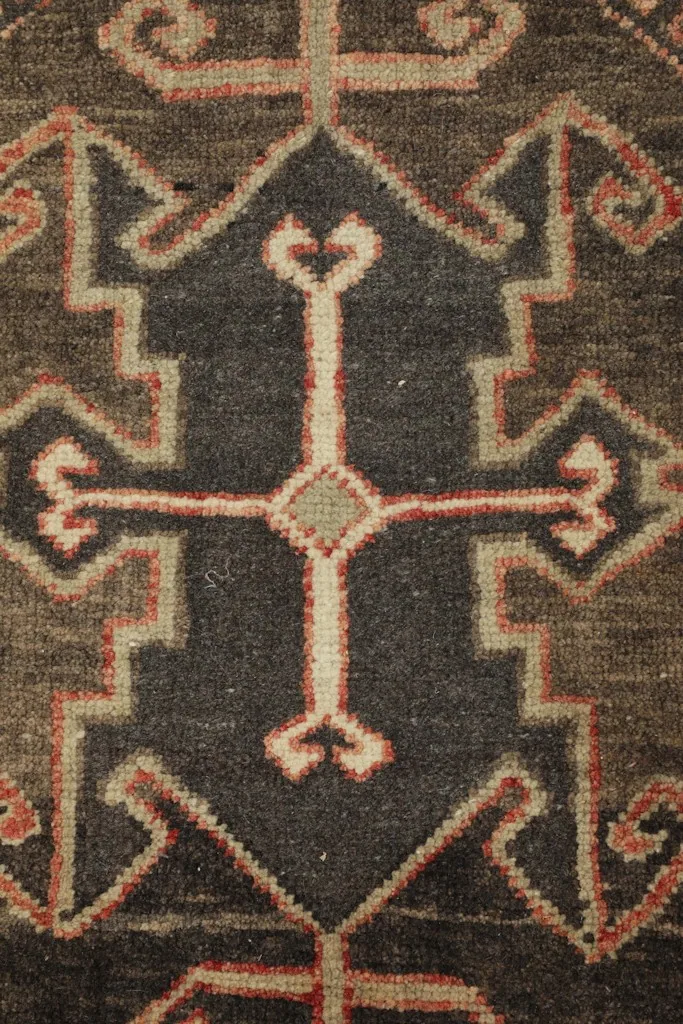 Detailed view of the low wool pile texture and specific knotting of the central motif