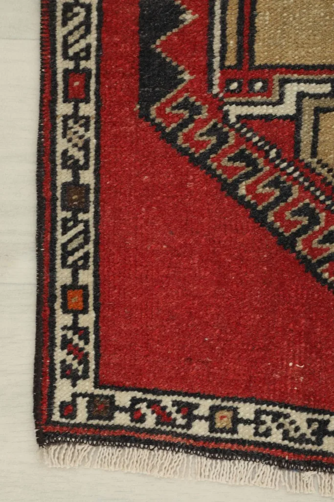 Close-up of the doormat's corner, displaying the detailed border and fringe.