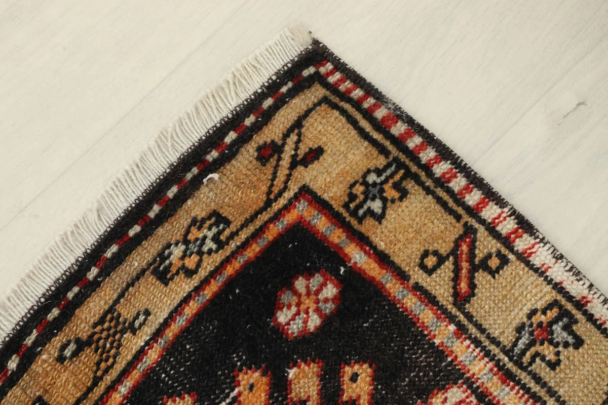 Corner view of the rug, illustrating the precise knotting and the condition of the edges and fringe.
