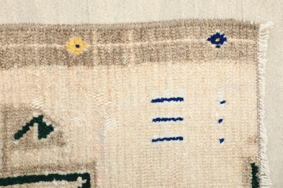 Close-up of the rug's edge, revealing the subtle brown border and fringe details.