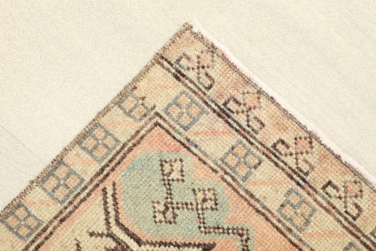 Corner detail showing the beige border with small geometric elements