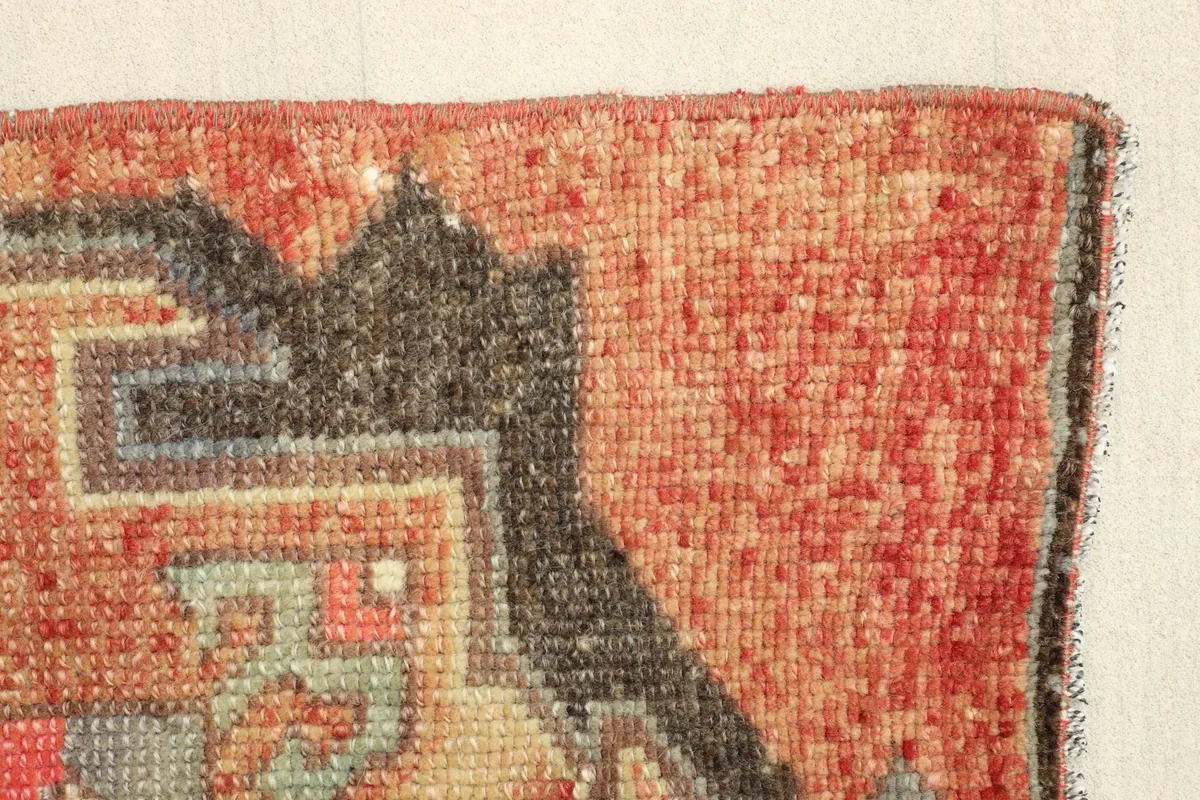 Side border detail of the rug, illustrating the construction and color transitions.