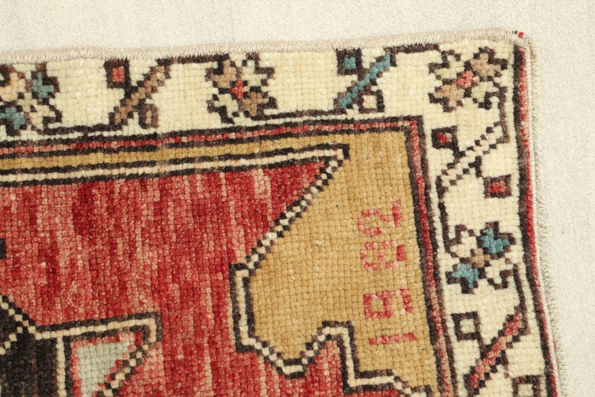 Close-up of the rug's edge, revealing the subtle color variations and hand-knotted construction.