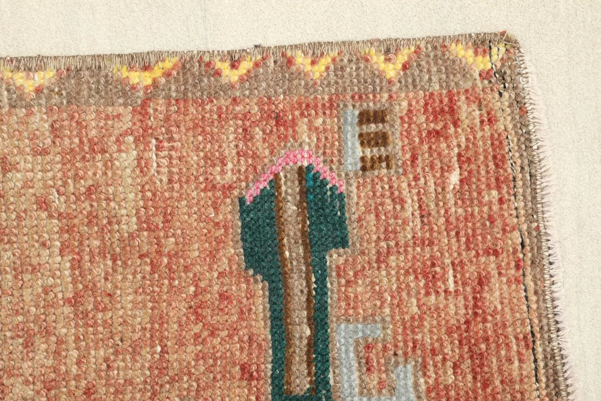 Edge view of the rug, displaying the side finish and the subtle color shifts in the border.