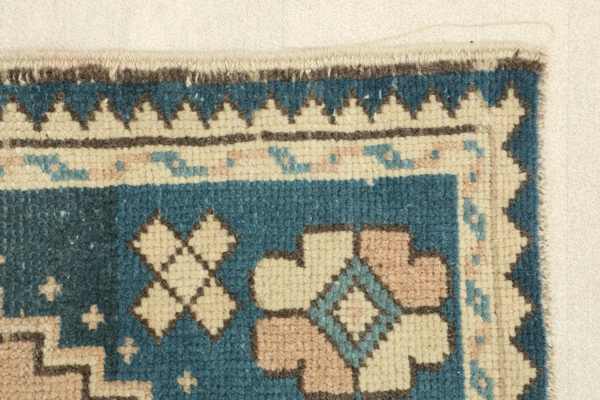Close-up of the border and a corner motif, revealing the hand-knotted texture