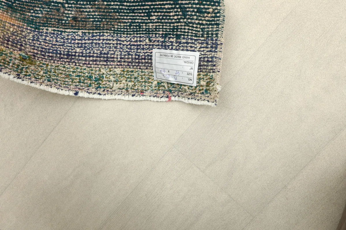 Corner of the rug with a label, showing the quality and origin of this unique Anatolian doormat.