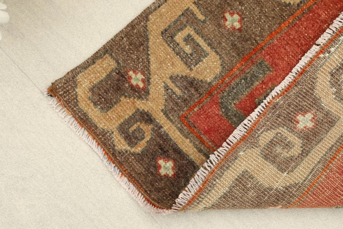 View showing the low wool pile and the hand-knotted construction from an angle.