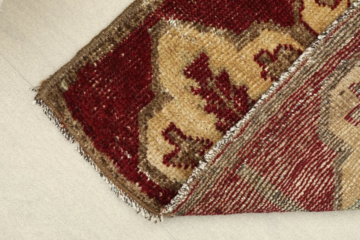 Close-up of the rug's low pile and fringed edge