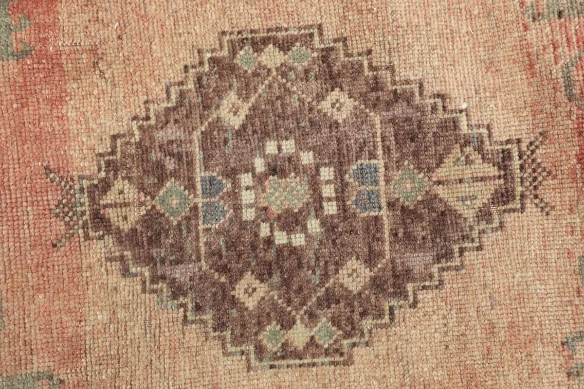 Detailed view of the diamond-shaped central motif and surrounding geometric elements