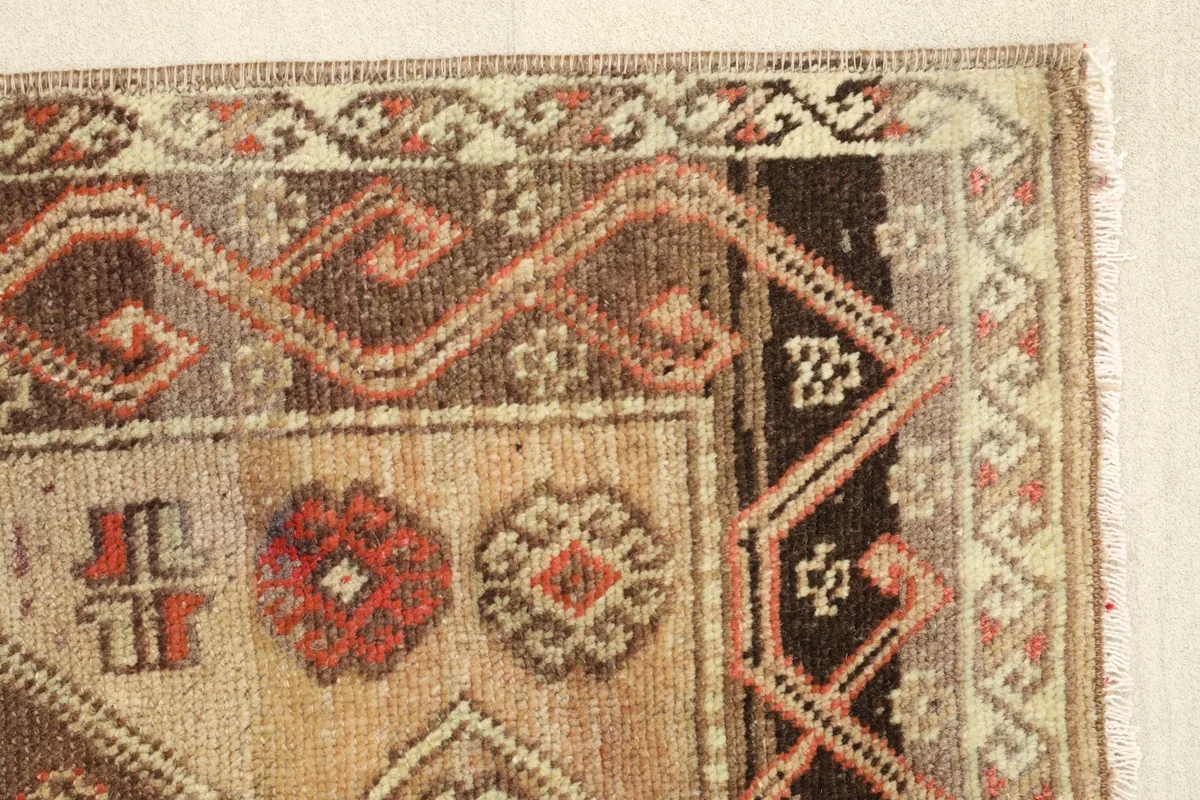 Detail of the border design and the texture of the wool pile