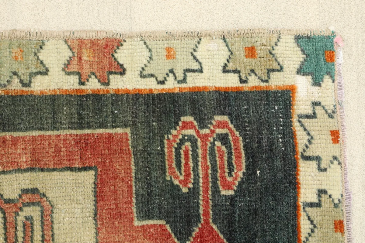 Side border detail, showcasing the intricate patterns and the rug's edge