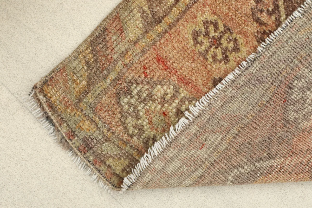 View of the rug's underside, revealing the cotton foundation and the back of the hand-knotted pile.