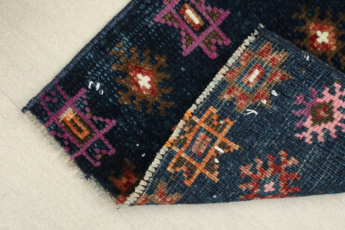 View of the back of the runner, revealing the cotton foundation and fine hand-knotting.