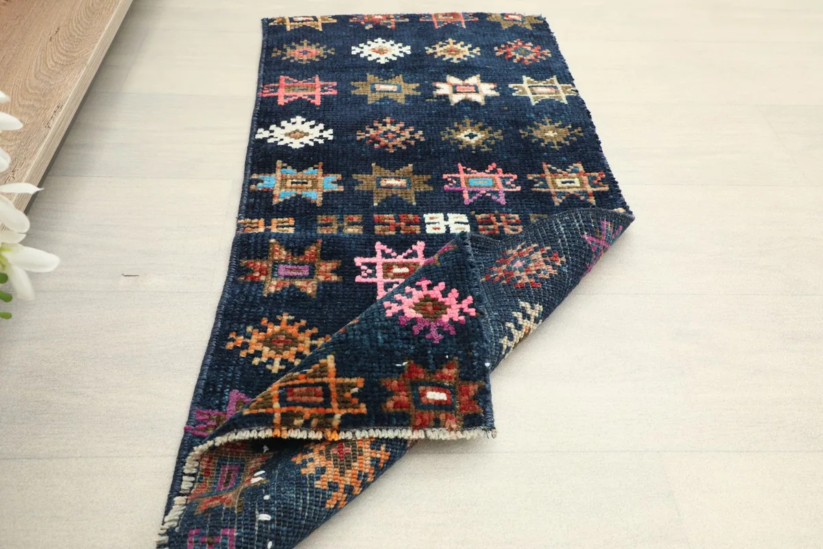 The runner folded to show its flexibility and the consistent pattern from top to bottom.