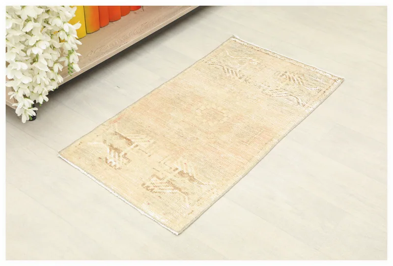 Full top view of the 2x3 beige and tan vintage Anatolian doormat