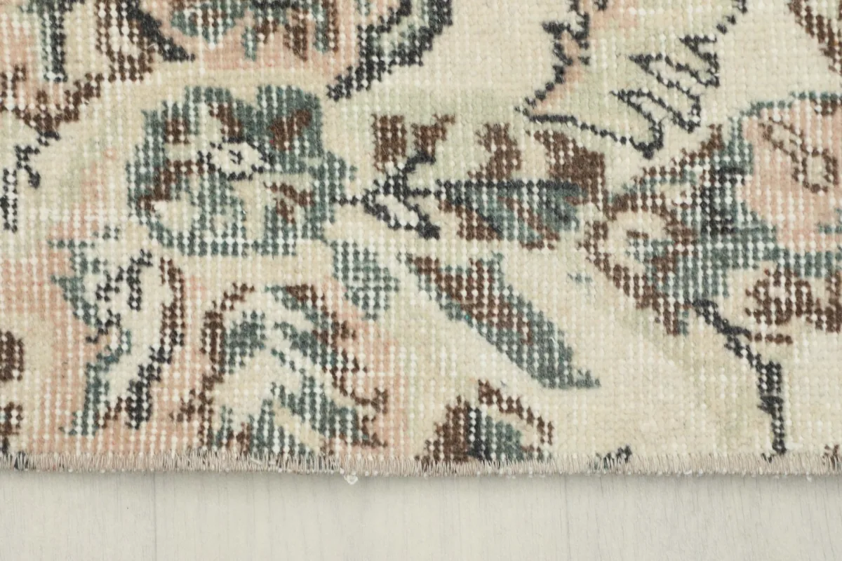 Close-up of the low pile and subtle color variation in one section of the runner