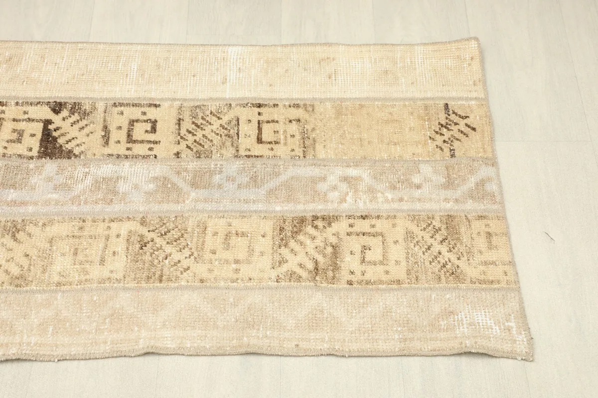 Angled view of the other end of the runner, showing the consistent striped design.